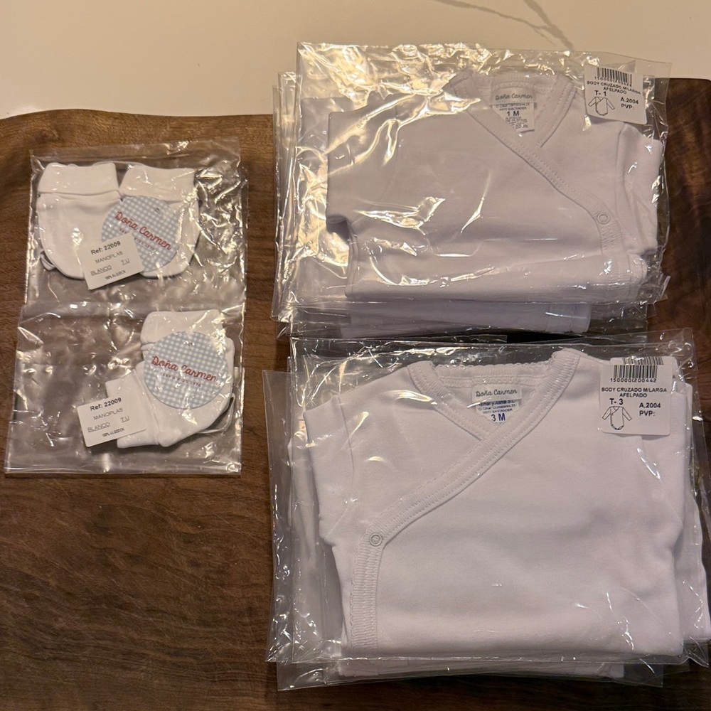 Dona Carmen set of 12 onesies (1m and 3m) and 2 sets of mittens